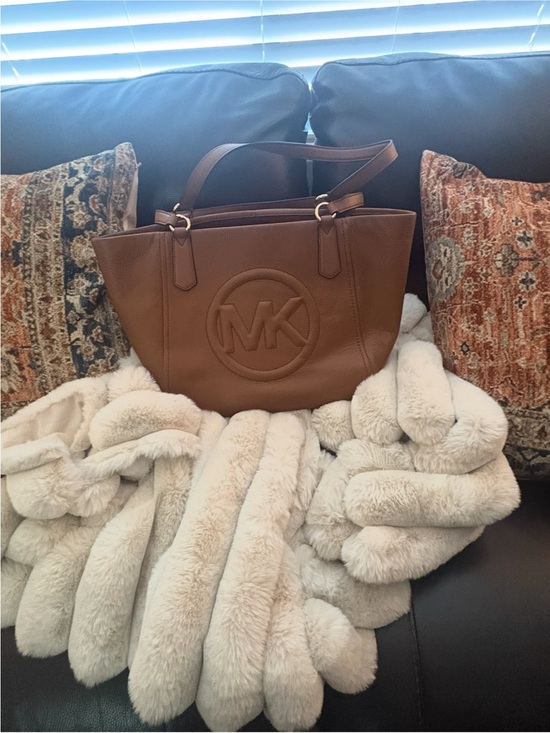 Michael Kors Handbags - Michael Kors Luggage Pebbled Leather MK Tote
